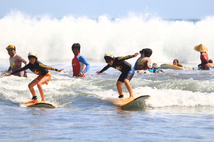Kelas surfing untuk pemula di Lombok